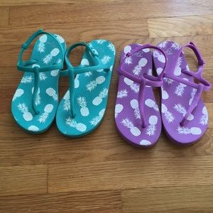 Girls Gap bundle of 2 flip flops